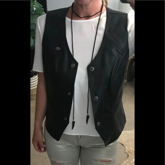 Harley Davidson Women’s Essentials Leather Vest - Picture 2 of 5